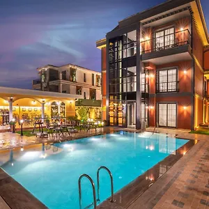 Motif Hotel