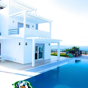Luxury With Amazing View, Ferienhaus